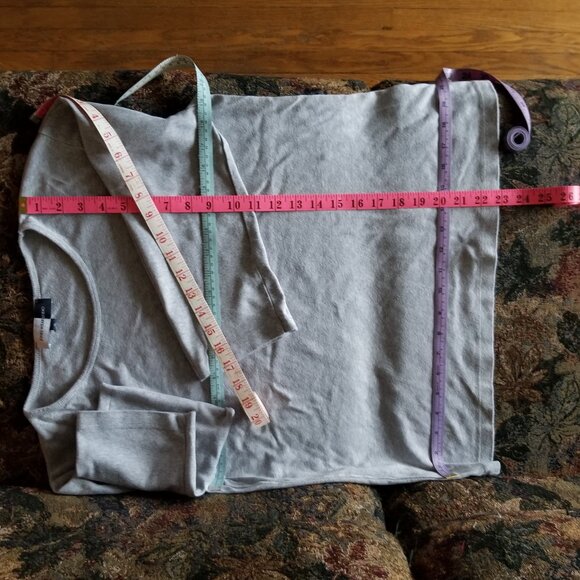 Light gray, 3/4 length sleeves, round neck, cotton top, Jones Wear Sudio, XL - Picture 3 of 6